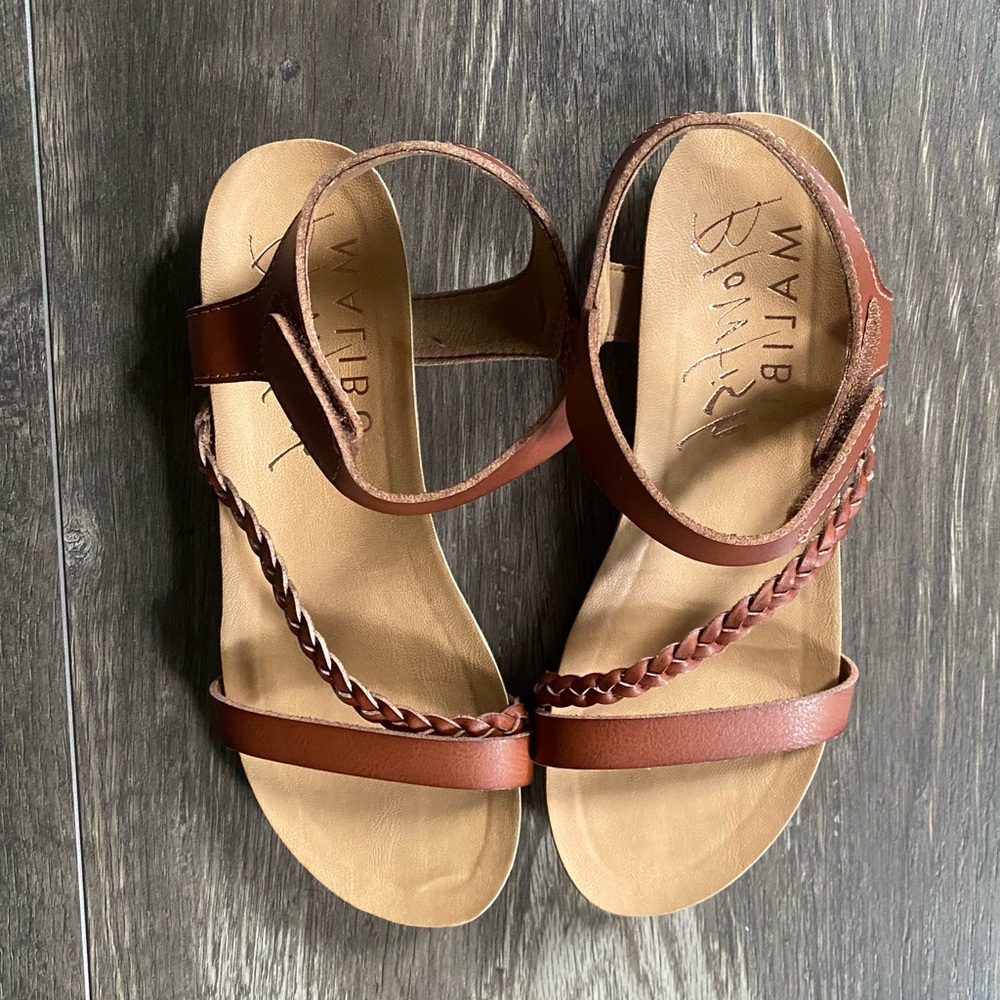 Girls Tan Sandals in Size 3